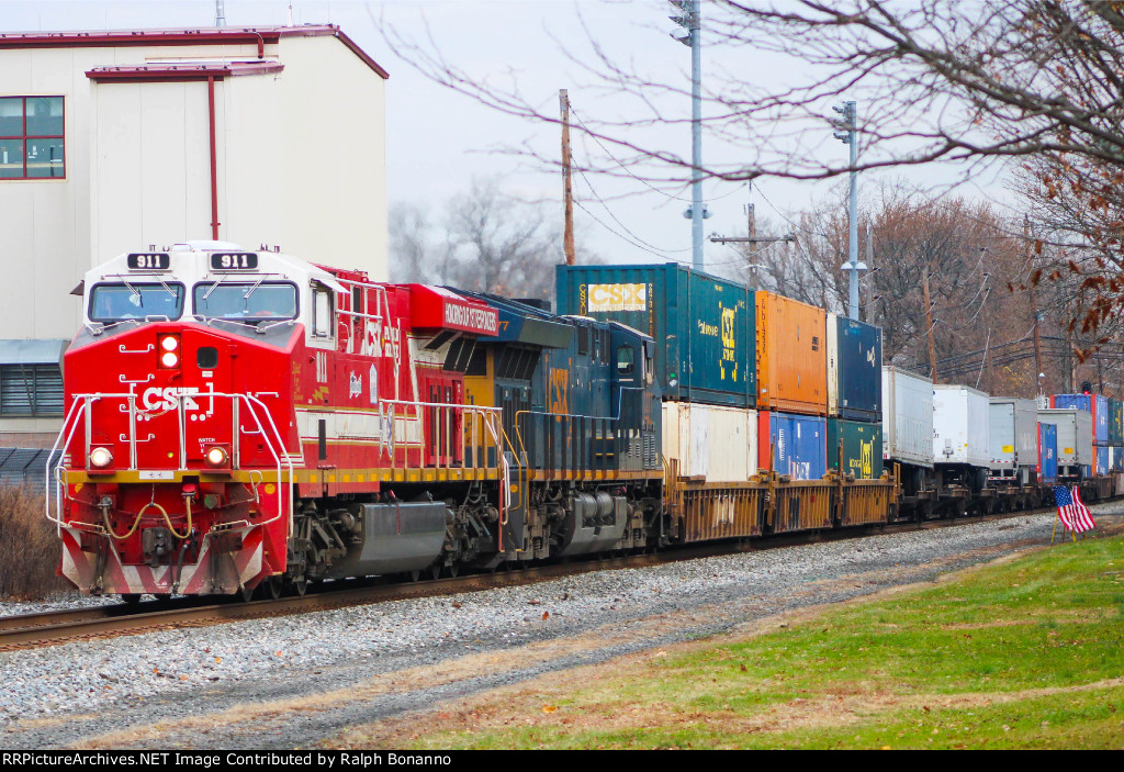 CSX 911 leads intermodal train I008 south through town enroute to North Bergen NJ 